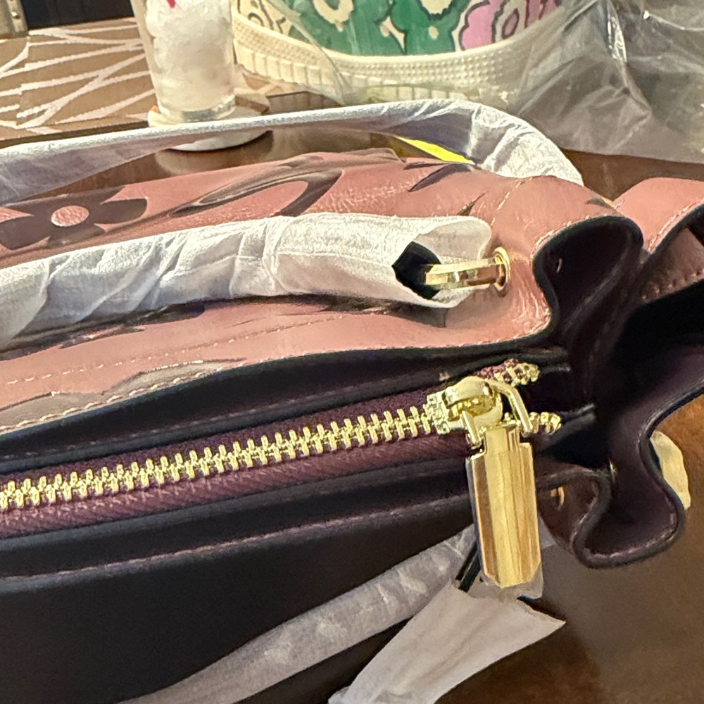 Elegant Plum Tote Bag with Black Accents - Picture 3 of 16